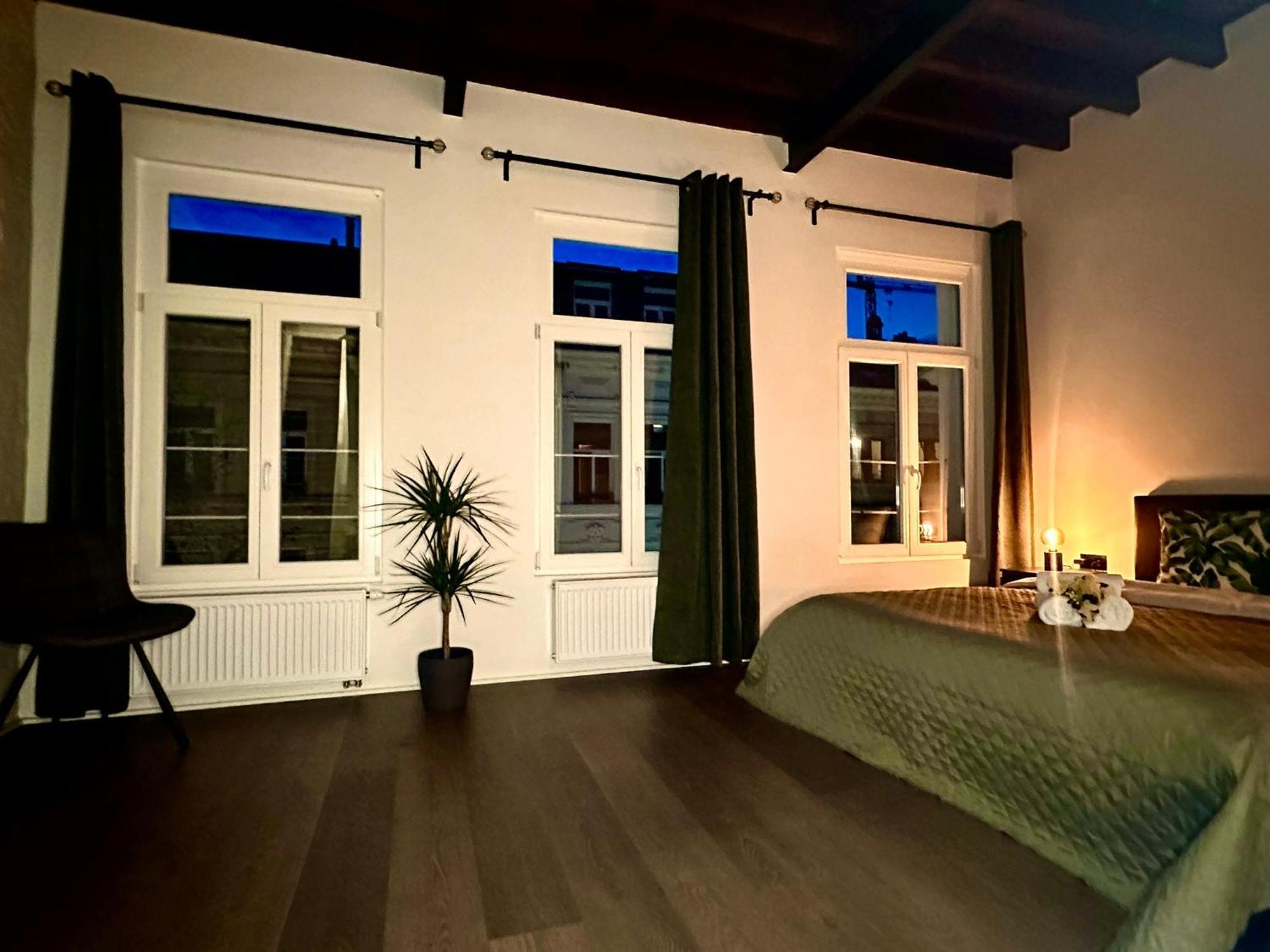 Luxury Suites Princess By Rikas Hotels Anversa Esterno foto